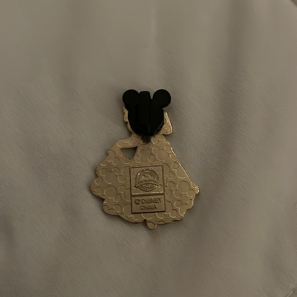 Disney Pin - Picture 2 of 2